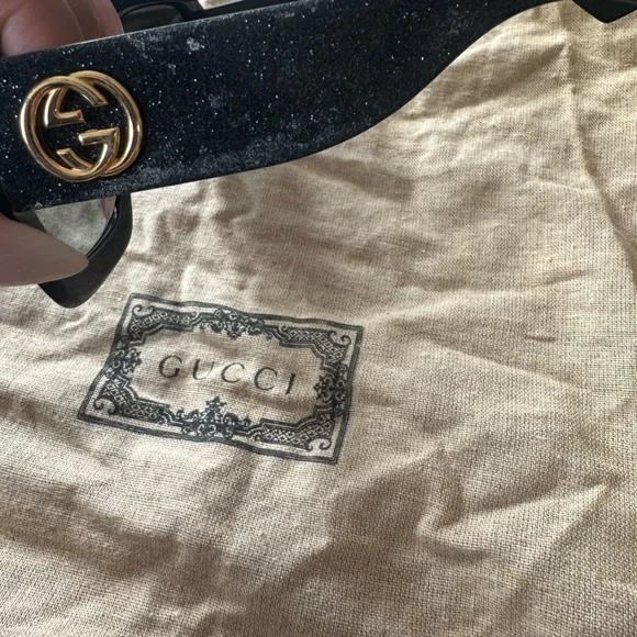 Gucci Oversized Black Sunglasses with Gold Details - Picture 6 of 9